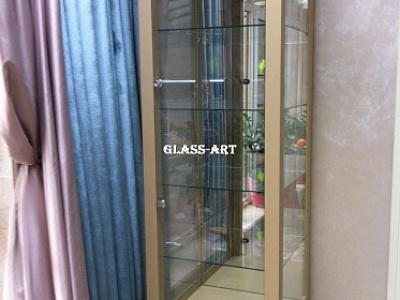 Изображение Конструкция из стекла с использованием соединительной фурнитуры